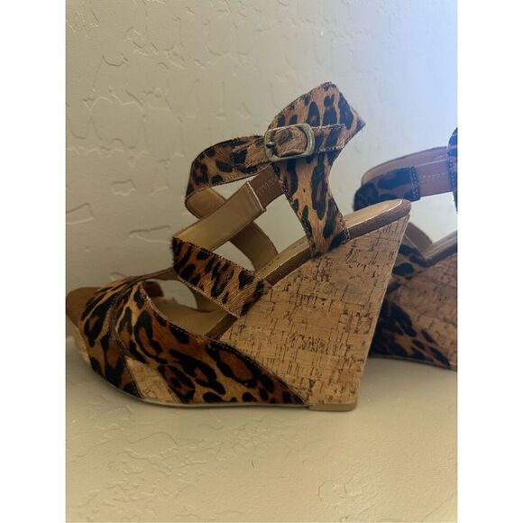 Chinese Laundry Cheetah Wedge - Picture 6 of 11